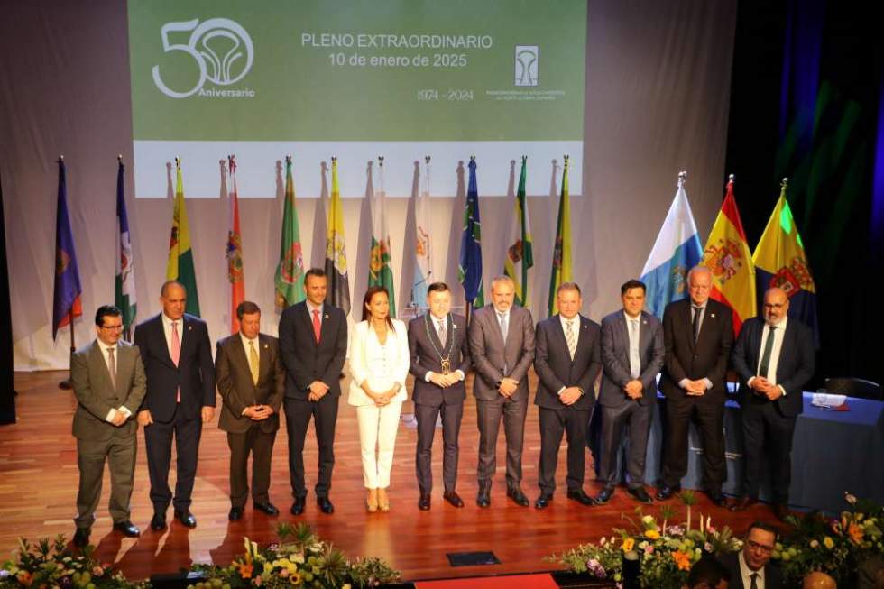 Imagen de los representantes de los once municipios de la Mancomunidad de Ayuntamientos del Norte de Gran Canaria