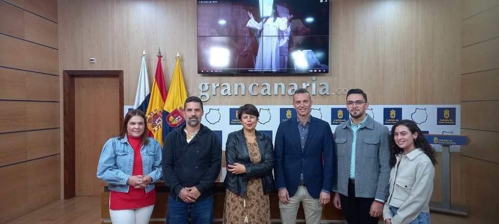 Foto de grupo tras la presentación de hoy del Auto de Reyes de La Aldea de San Nicolás.