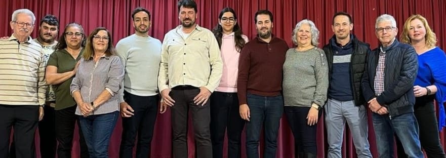 La nueva junta directiva con el anyerior presidente
