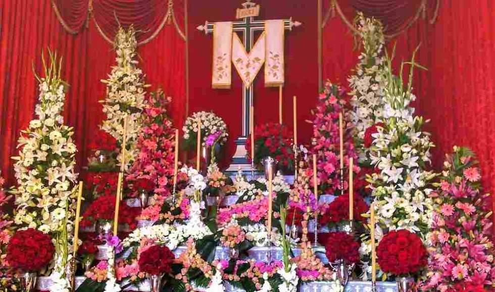 Las originales capillas de cruz y altares donde los vecinos de Los Realejos despliegan todo su arte en las Fiestas de la Cruz.