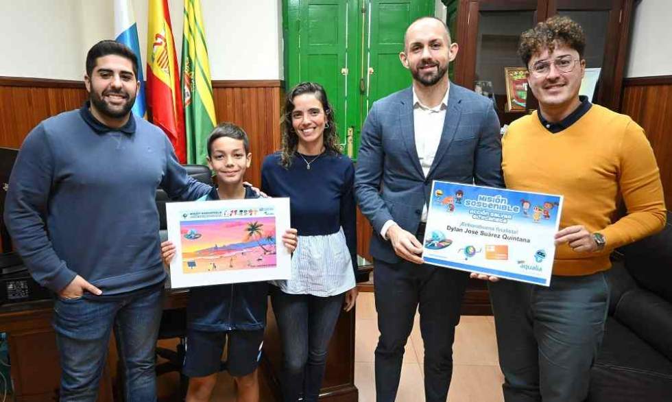 De derecha a izquierda, Cristian Perdomo, Julio Mateo, Fiamma Quintana, Dylan José Suárez y Miguel González