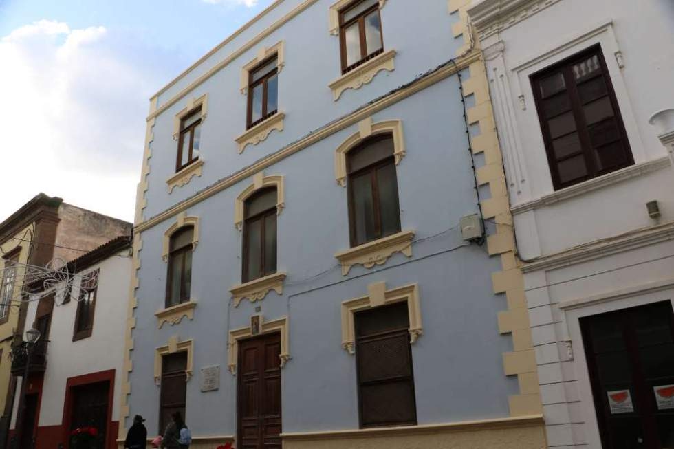 Historia del edificio del Colegio de las Dominicas  y algunos datos de su fundadora: Dolores de Sosa Suárez