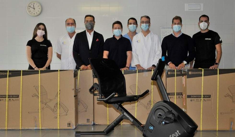 Momento de la entrega del equipamiento en el Hospital Dr. Negrín