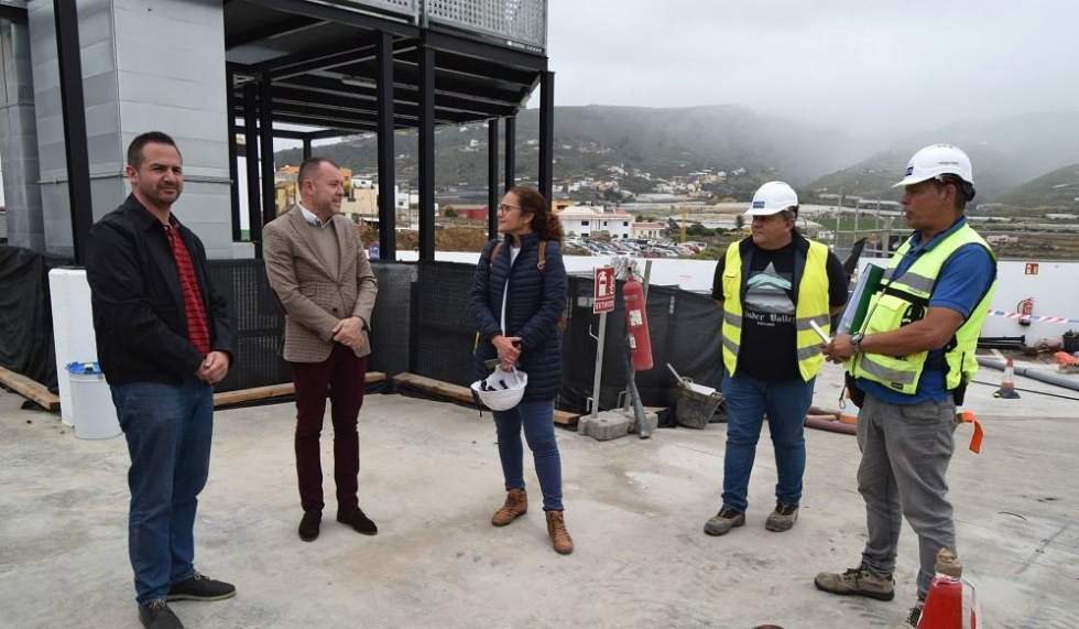 Teodoro Sosa y Heriberto Reyes durante su visita al inicio de la obra de la segunda fase del Aparcamiento Las Guayarminas