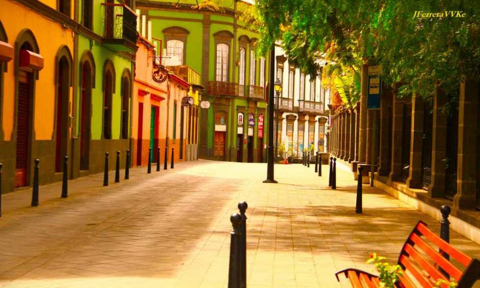 La calle, sin coches. Juan FERRERA GIL