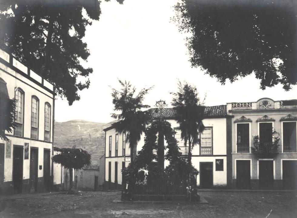 LA CASA DE LOS HERNÁNDEZ EN LA DÉCADA DE 1920. Reservados todos los derechos.