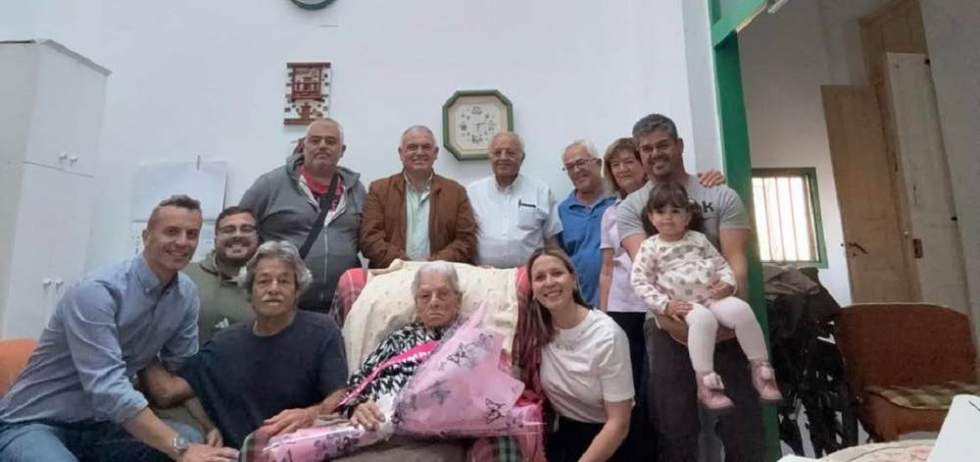 La Aldea felicita a Adela Godoy Montesdeoca