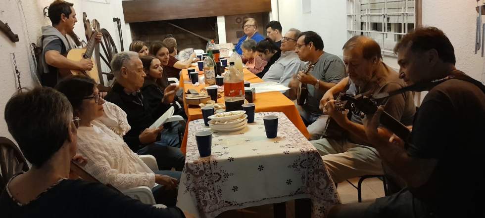 La herencia que se elige: 30 años de folclore canario latiendo en Uruguay