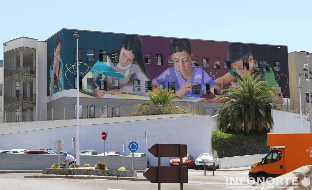 Detalle de la fachada del IES Guía