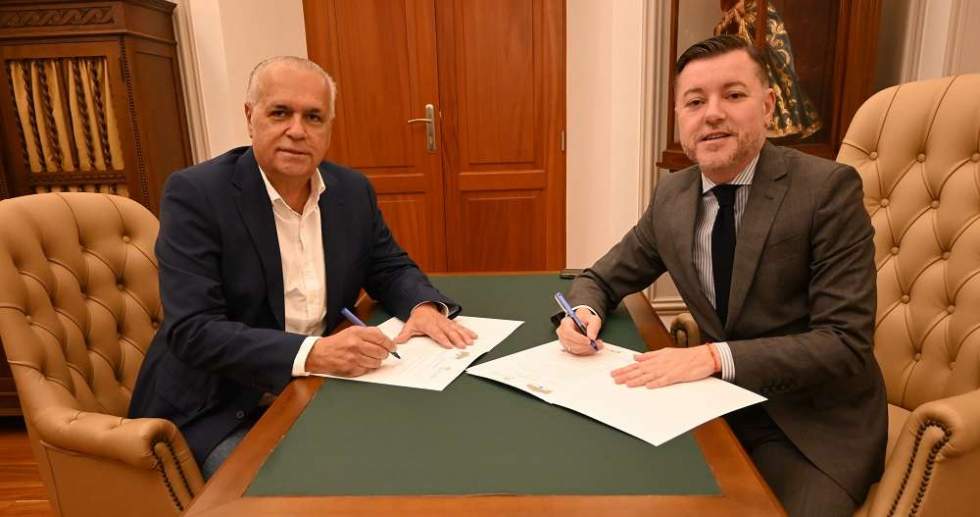 Teodoro Sosa y Germán Morales firman el convenio entre el Rally Islas Canarias y el Ayuntamiento de Gáldar