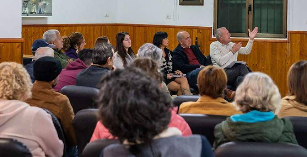 Imagen de una reuni&oacute;n con vecinos