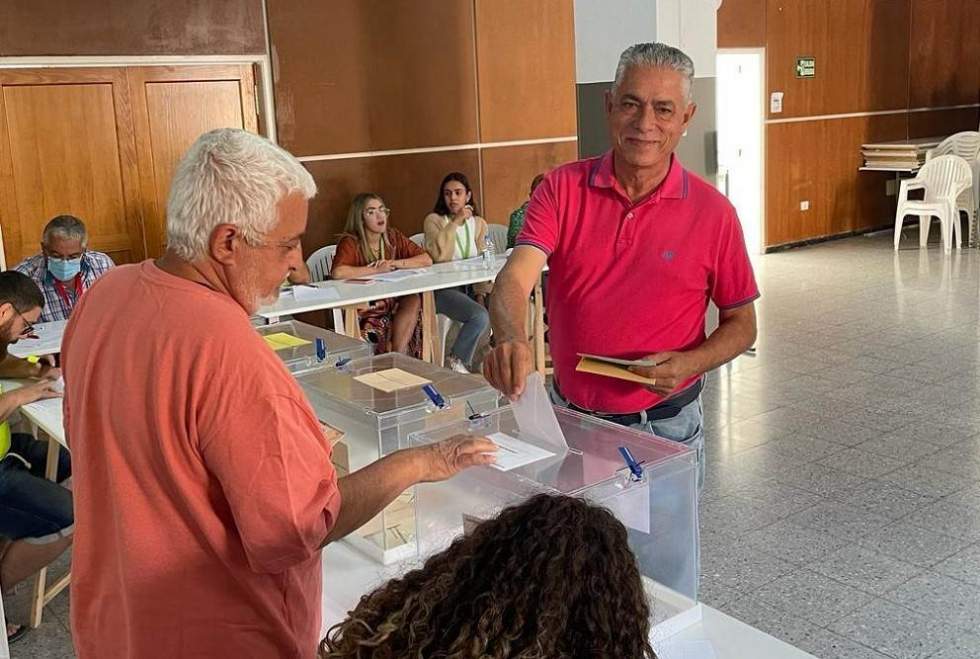 Tomás Pérez votando