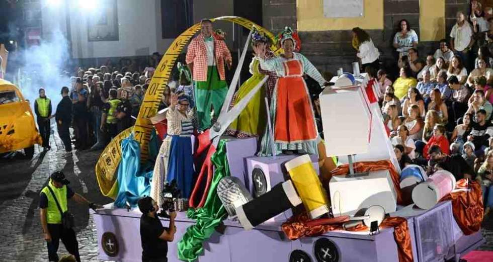 Cabalgata de carrozas en Guía