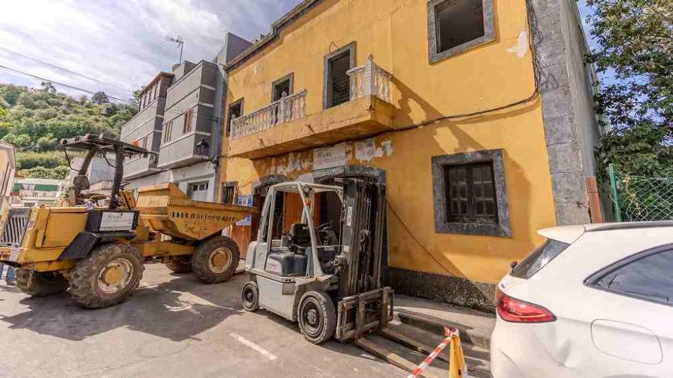 Las obras del futuro coworking de Valleseco comienzan a buen ritmo con la rehabilitación del histórico Casino Nuevo