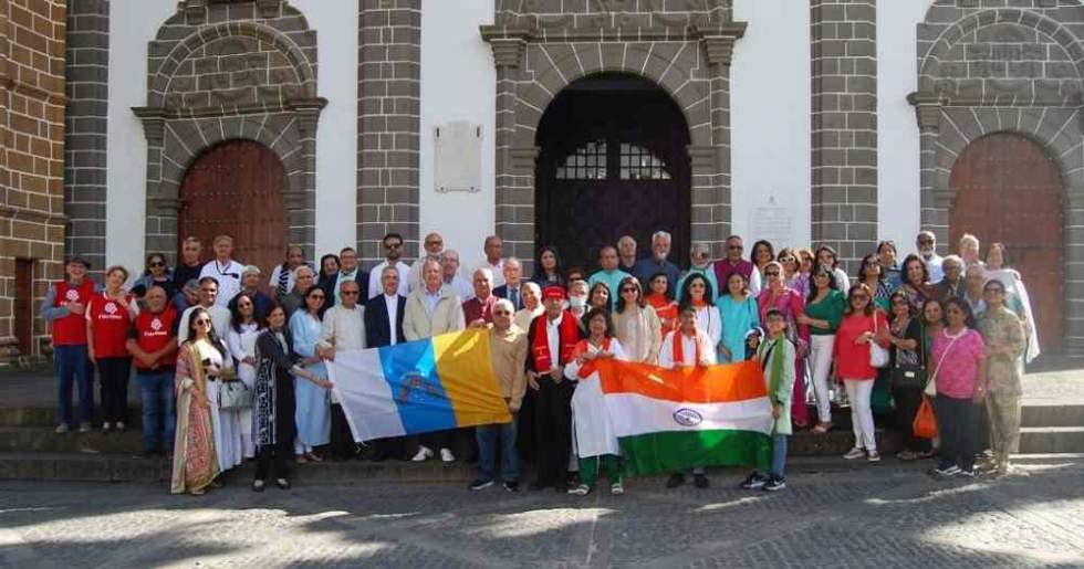 La Comunidad Hindú realizó su tradicional ofrenda a la Virgen del Pino