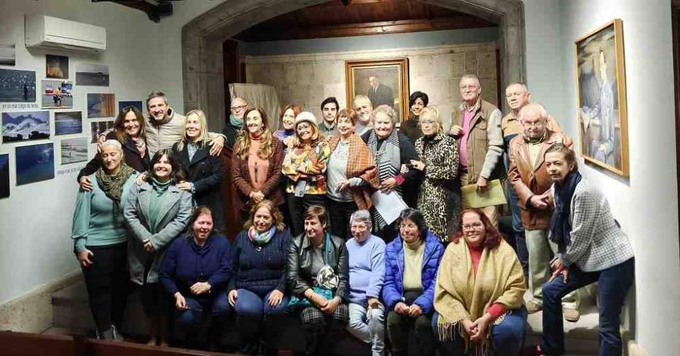 Imagen de grupo de los asistentes al recital literarioUn invierno en Moya, celebrado en enero 2022.