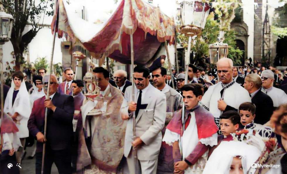 PROCESIÓN DEL CORPUS EN TEROR CON LA CUSTODIA DE DOÑA PURA