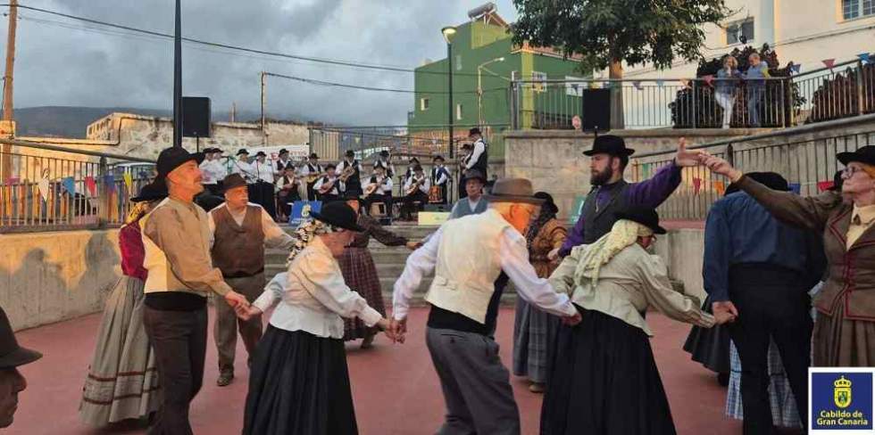 La fiesta típica canaria de Los Cabuqueros fomenta la convivencia ciudadana en Majadilla