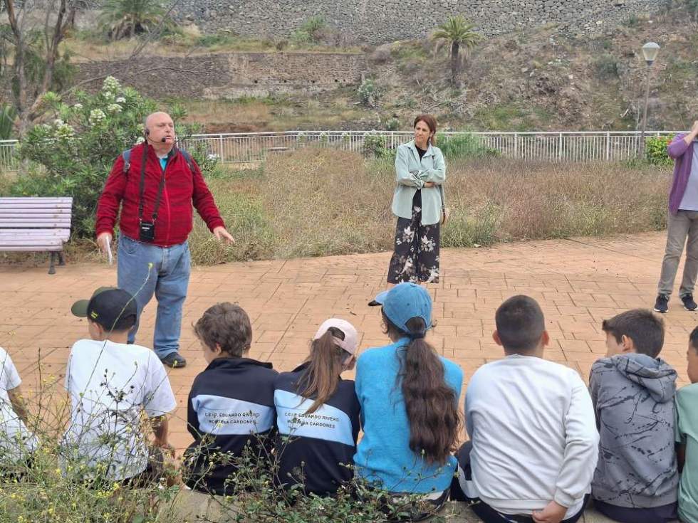 Ruta intergeneracional en Cardones une a estudiantes y mayores para preservar la memoria histórica