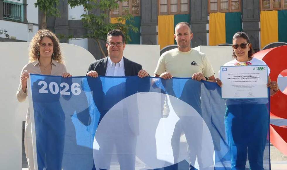 Arucas recibe sus dos Banderas Azules y la Mención Especial en Educación Ambiental
