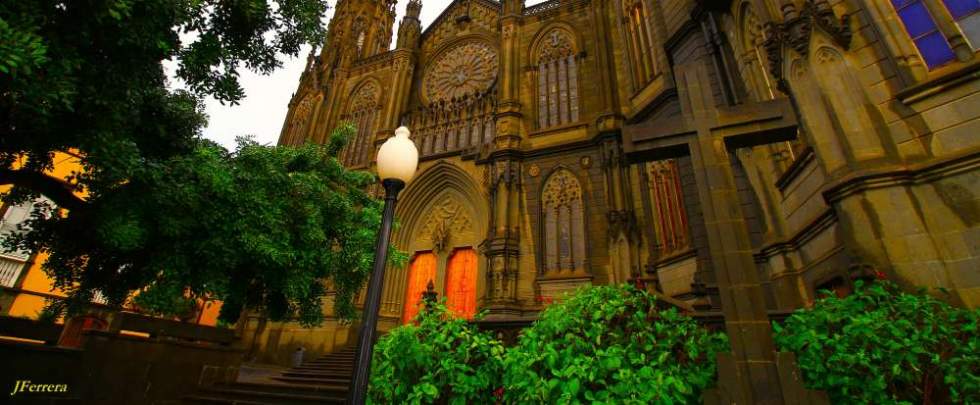 Allí. Juan FERRERA GIL