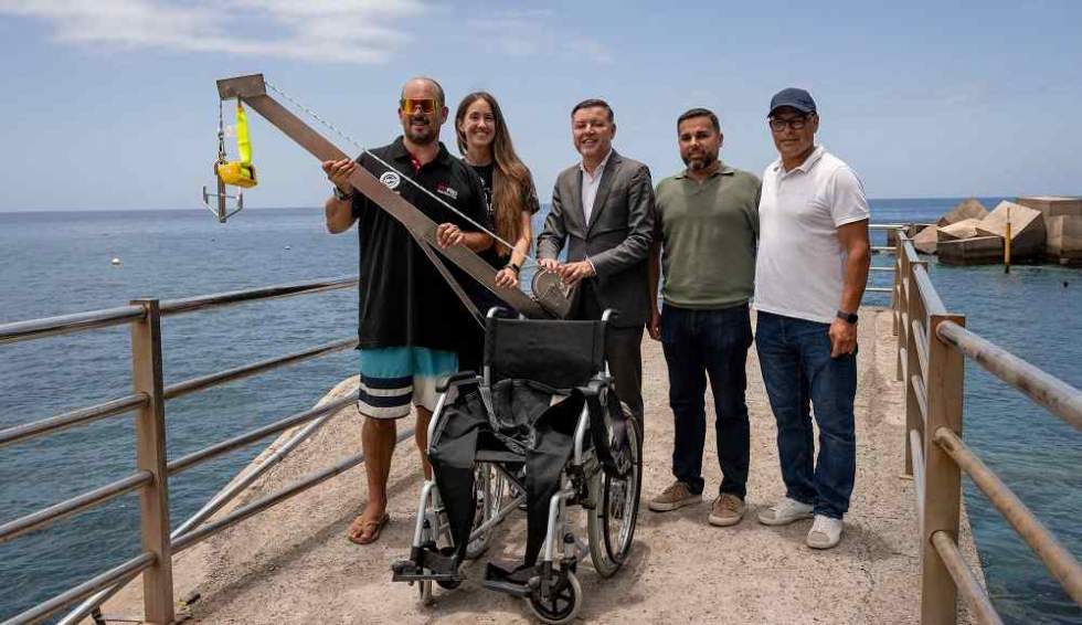 Nueva gr&uacute;a en Sardina para el buceo de personas con movilidad reducida