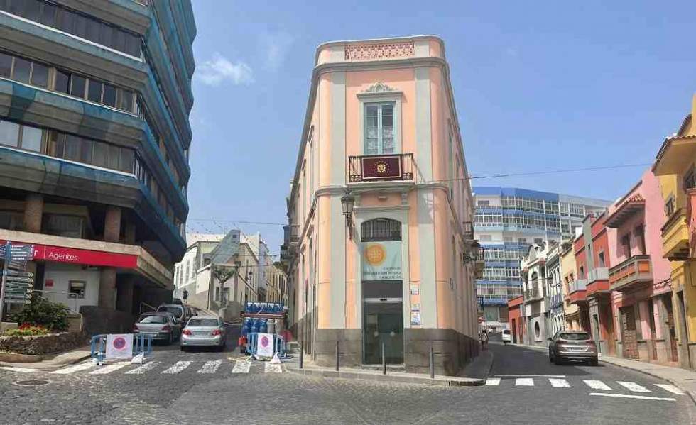 Entrada al casco de Guía por Sancho de Vargas
