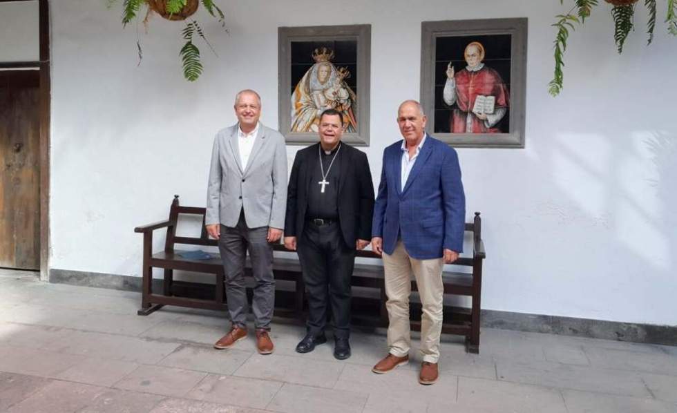 El Ayuntamiento de LPGC, Cabildo de Gran Canaria, Obispado y Mando de Canarias recibieron la invitación oficial a la Fiesta del PIno