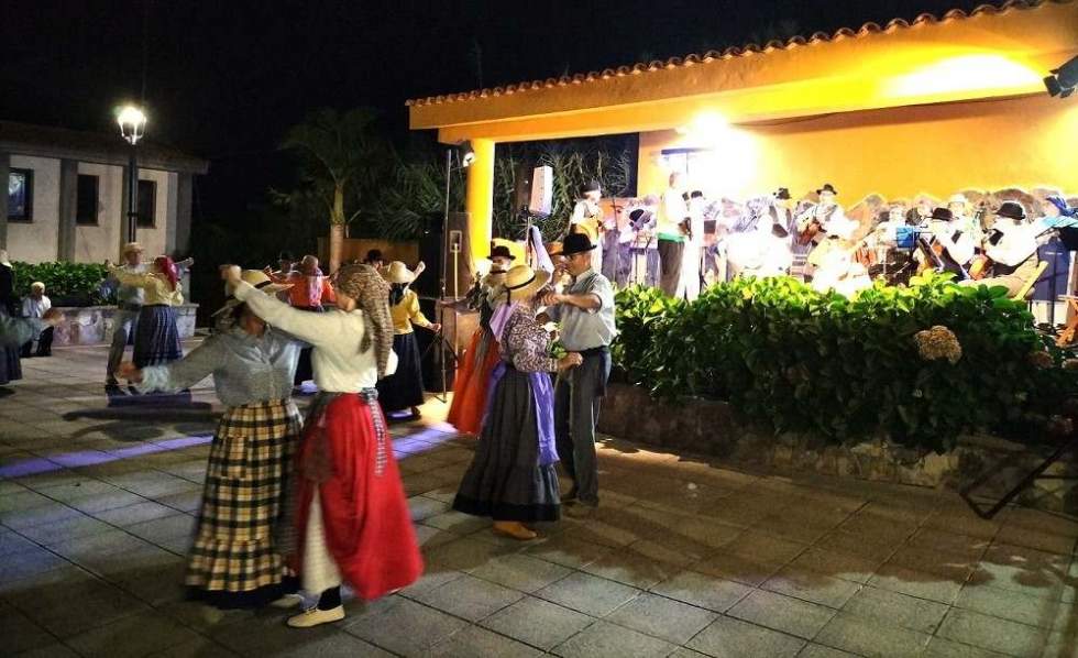 Baile de taifas celebrado el pasado fin de semana en la plaza de Casa de Aguilar dentro del programa festivo