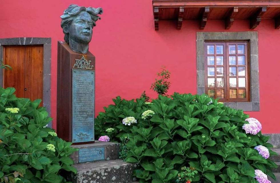 Busto de Tomás Morales