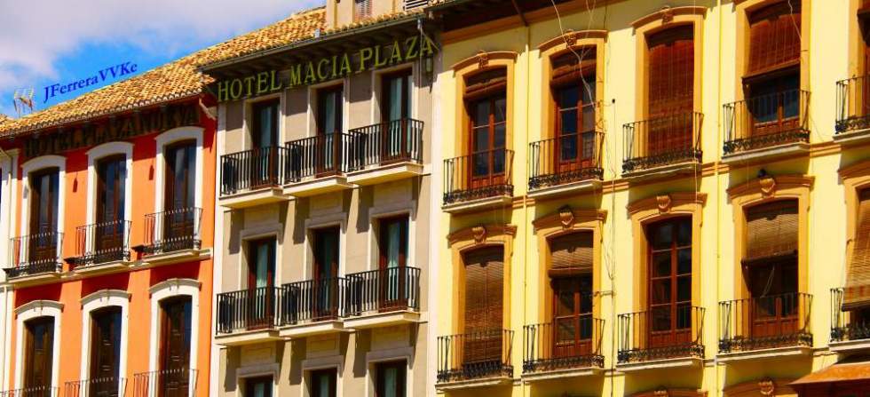 En la Plaza Nueva. Juan FERRERA GIL