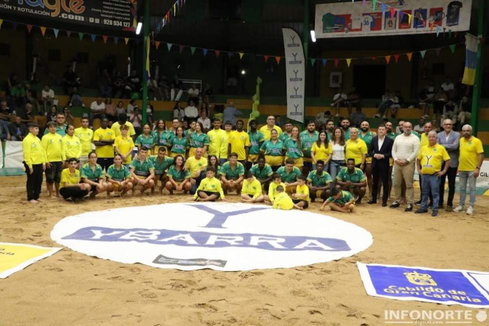 La gran familia del CL Unión Gáldar al completo en el Terrero Municipal de Gáldar