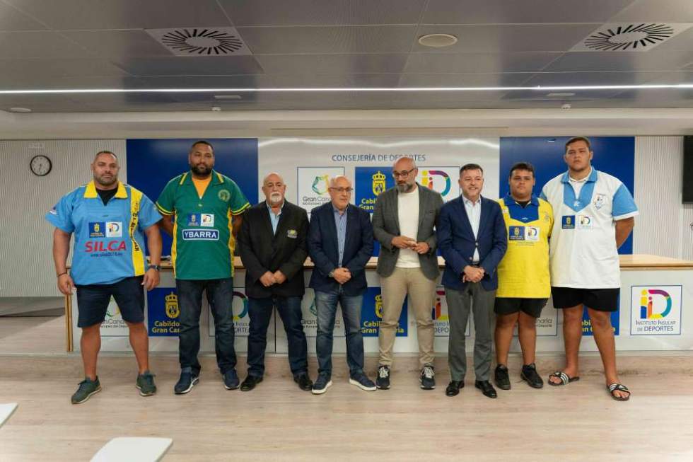 Con los representantes de los clubs de primera