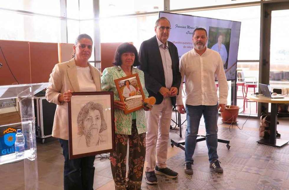 La homenajeada, Francisca Moreno, junto a Alejandra Garc&iacute;a D&iacute;az, Felipe Afonso El Jaber y Alejandro Rivero.