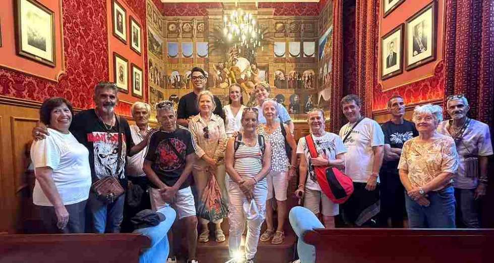 Recepci&oacute;n de Ana Mendoza y Antonio Mar&iacute;a ben&iacute;tez al proyecto Francisco de As&iacute;s en el Sal&oacute;n de Plenos