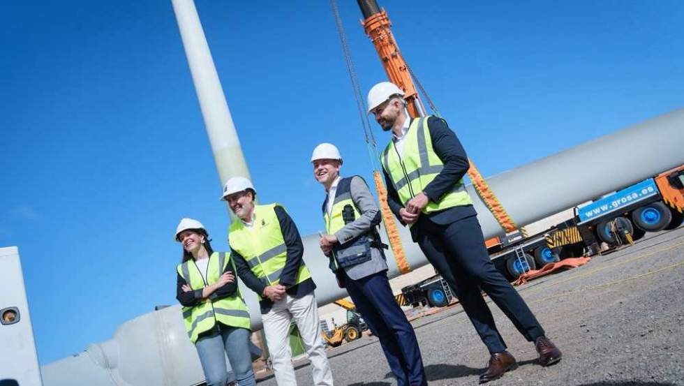 Teodoro Sosa, Fernando Clavijo, Julio Mateo y Valeria Guerra, en la instalaci&oacute;n del tercer molino de Botija