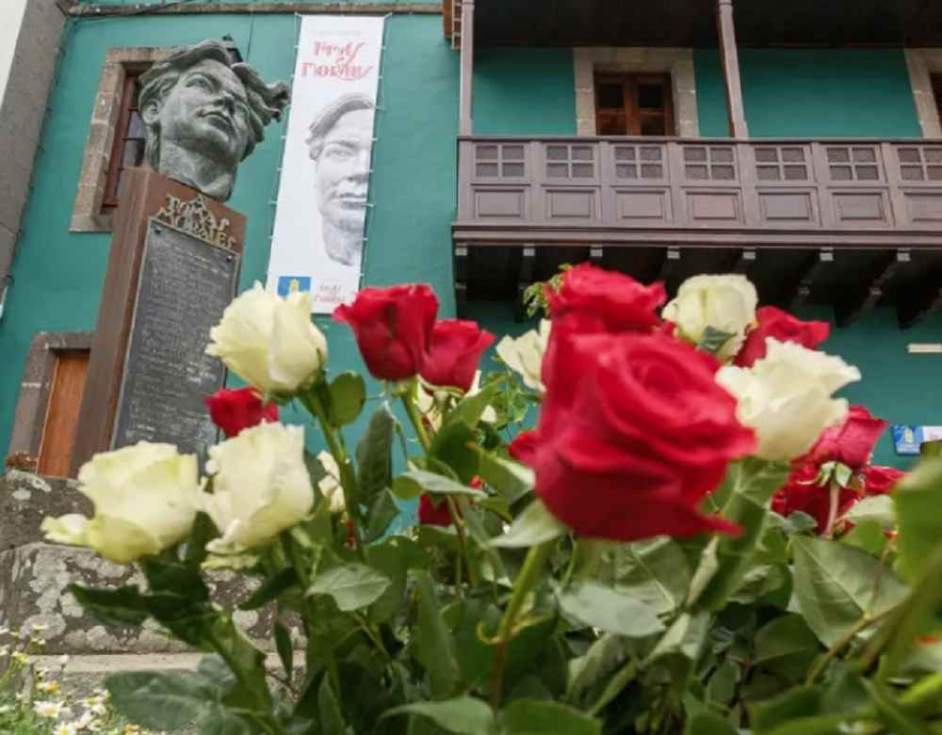 Ofrenda floral y literaria 142&ordm; aniversario nacimiento poeta Tom&aacute;s Morales