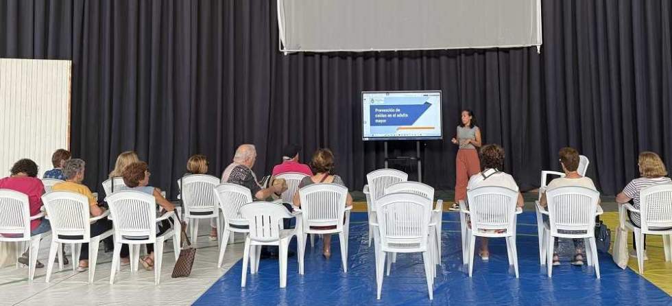El taller de prevenci&oacute;n de ca&iacute;das para mayores cont&oacute; con una parte te&oacute;rica