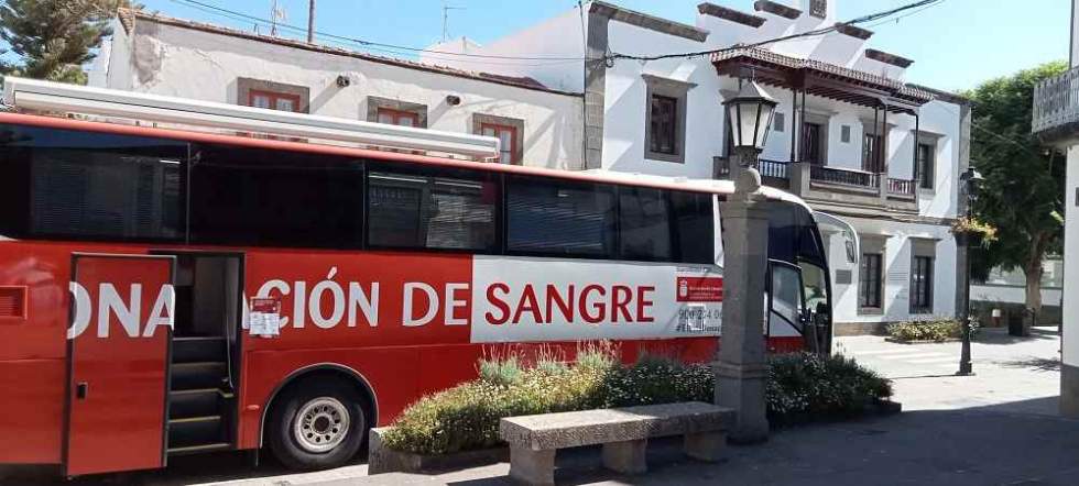 Unidad m&oacute;vil junto al Ayuntamiento de Moya