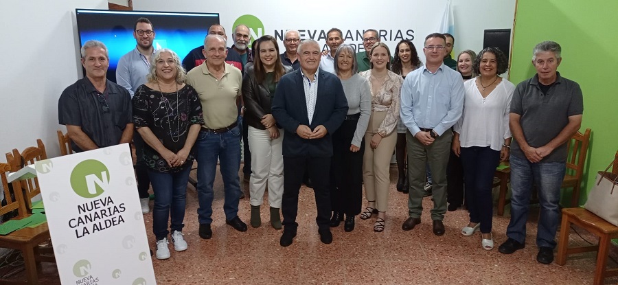 Pedro Su&aacute;rez con la ejecutiva de NC