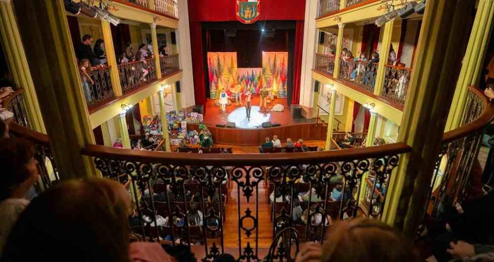 Recogida solidaria de juguetes en el Teatro Consistorial