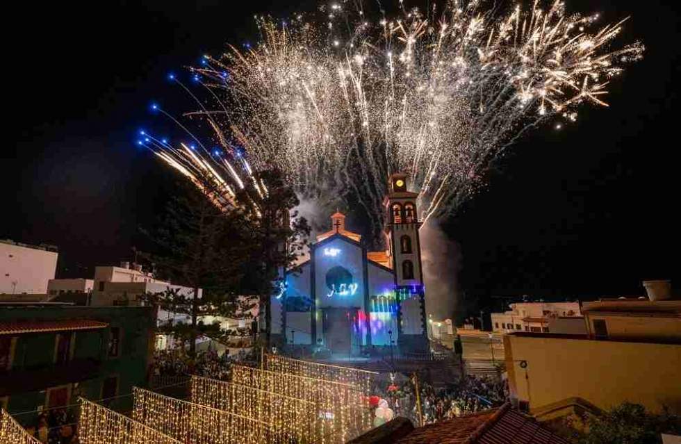 Encendido del alumbrado navideño en Moya