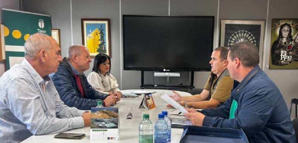 El Ayuntamiento se reunió con la nueva directiva de taxistas de Teror