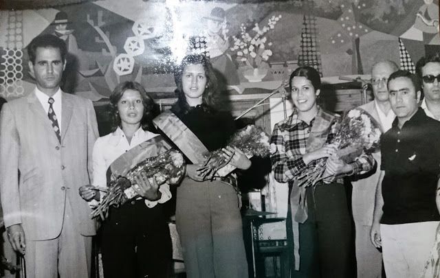 Cada año en los bailes fundacionales se elegía la mis y damas de honor.