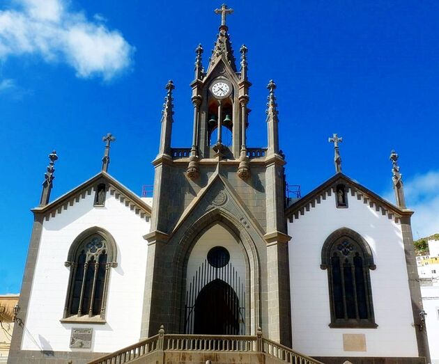 FotoFachada Iglesia San Isidro de CardonesColección del Autor