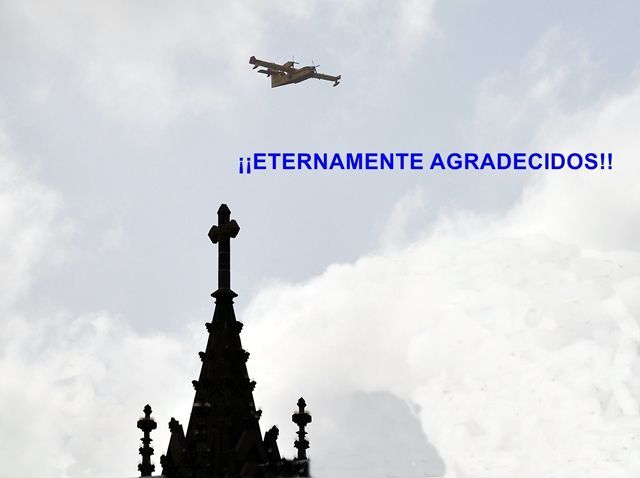 Hidroavión a su paso por Arucas