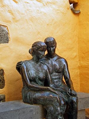 Foto escultura de enamorados Agüimes Ana Luisa Benitez