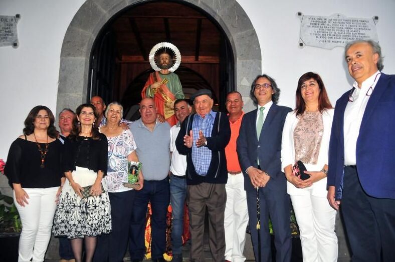 170603 izado bandera san pedro el valle 1