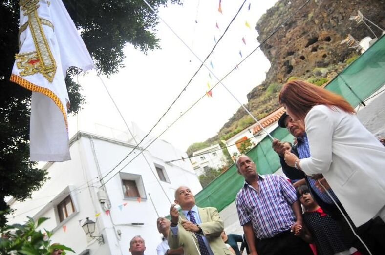 170603 izado bandera san pedro el valle 2