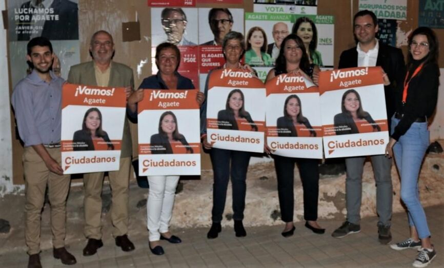 Parte del equipo de Cs Agaete junto a Saúl Ramírez